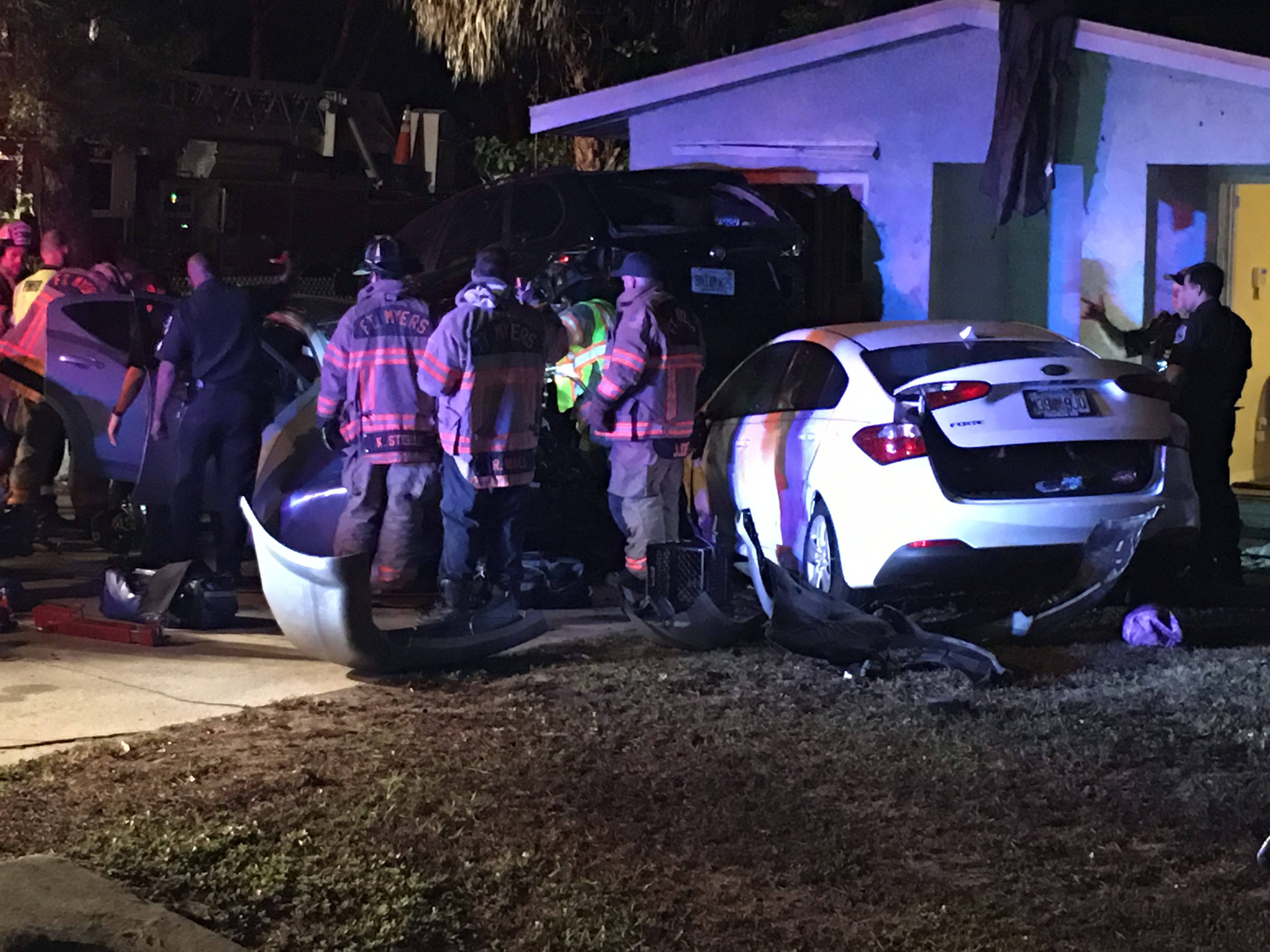 Car Crashes Into Fort Myers Home 9086