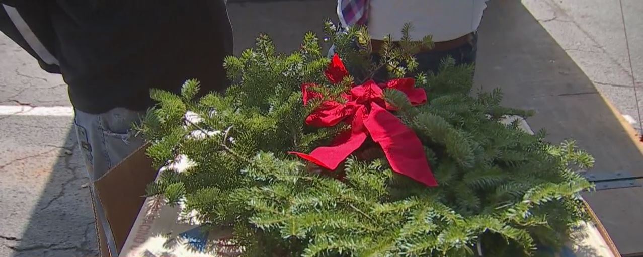 Wreaths Across America honor fallen soldiers with gravesite wreaths