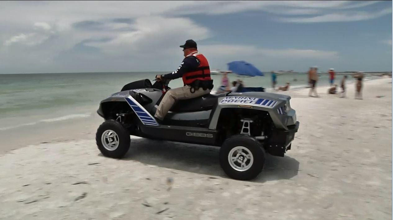 Make merry amphibious. Амфибия Gibbs Humdinga. Машина амфибия Gibbs Quadski. Амфибия Gibbs Terraquad. Gibbs Terraquad Amphibious UTV.