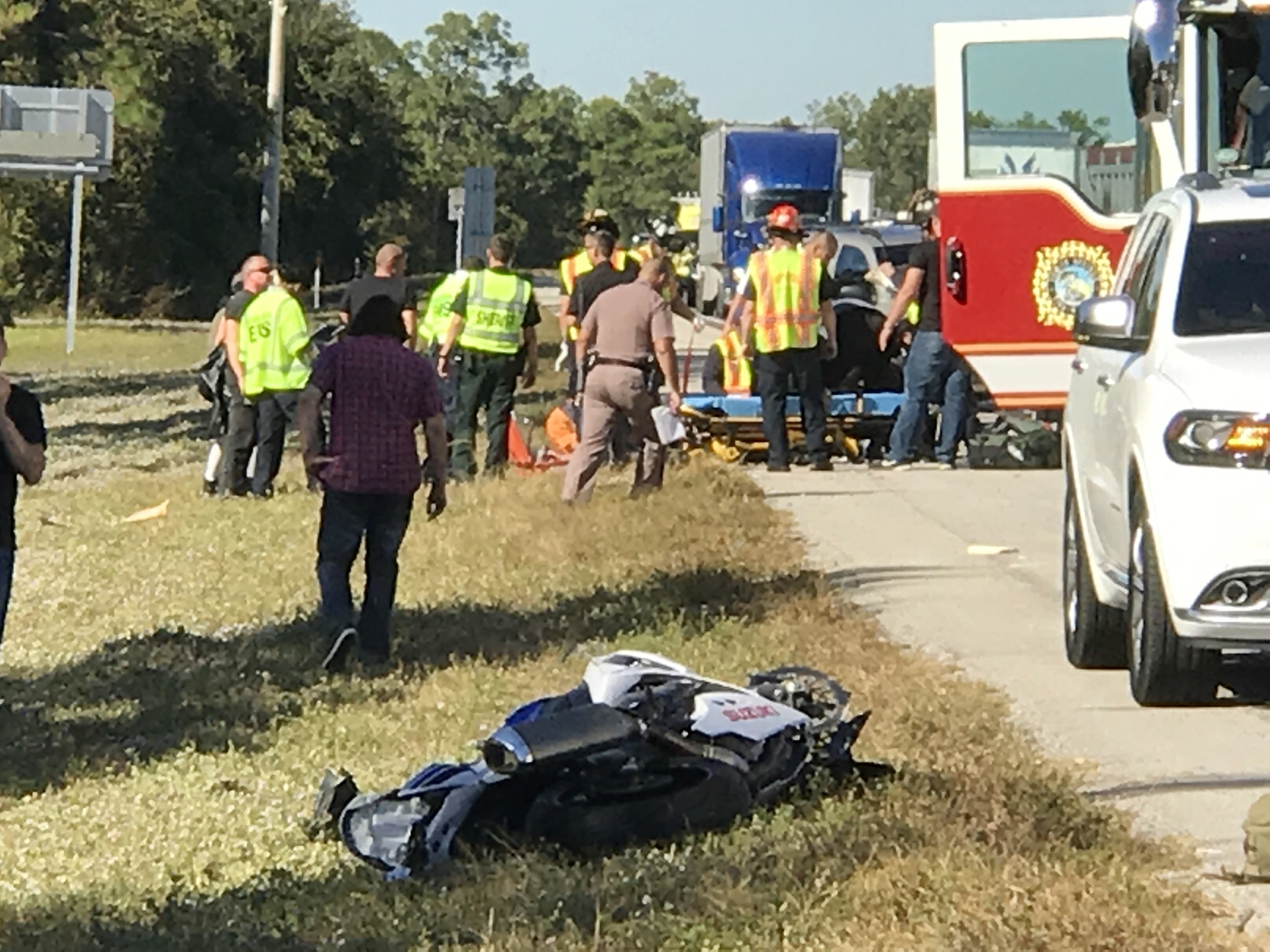 Crash on I-75 at Lee/Collier line blocks right lane