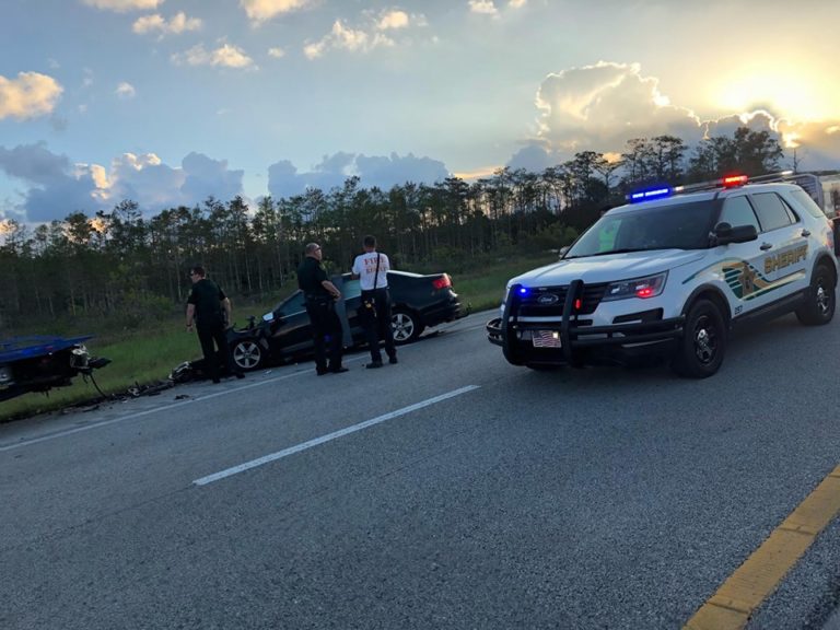 At least 1 killed in Alligator Alley crash