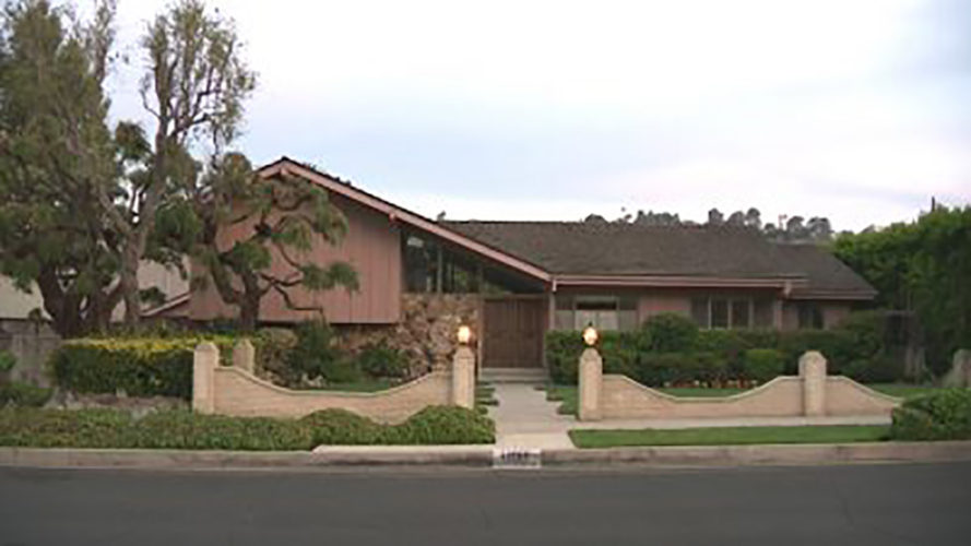 brady bunch doll house