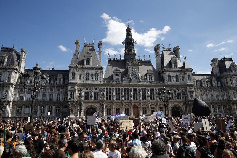 Thousands march in France to say 'no' to climate change