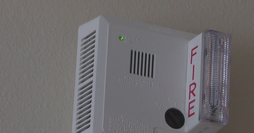 special-smoke-detector-alerts-people-with-hearing-impairments