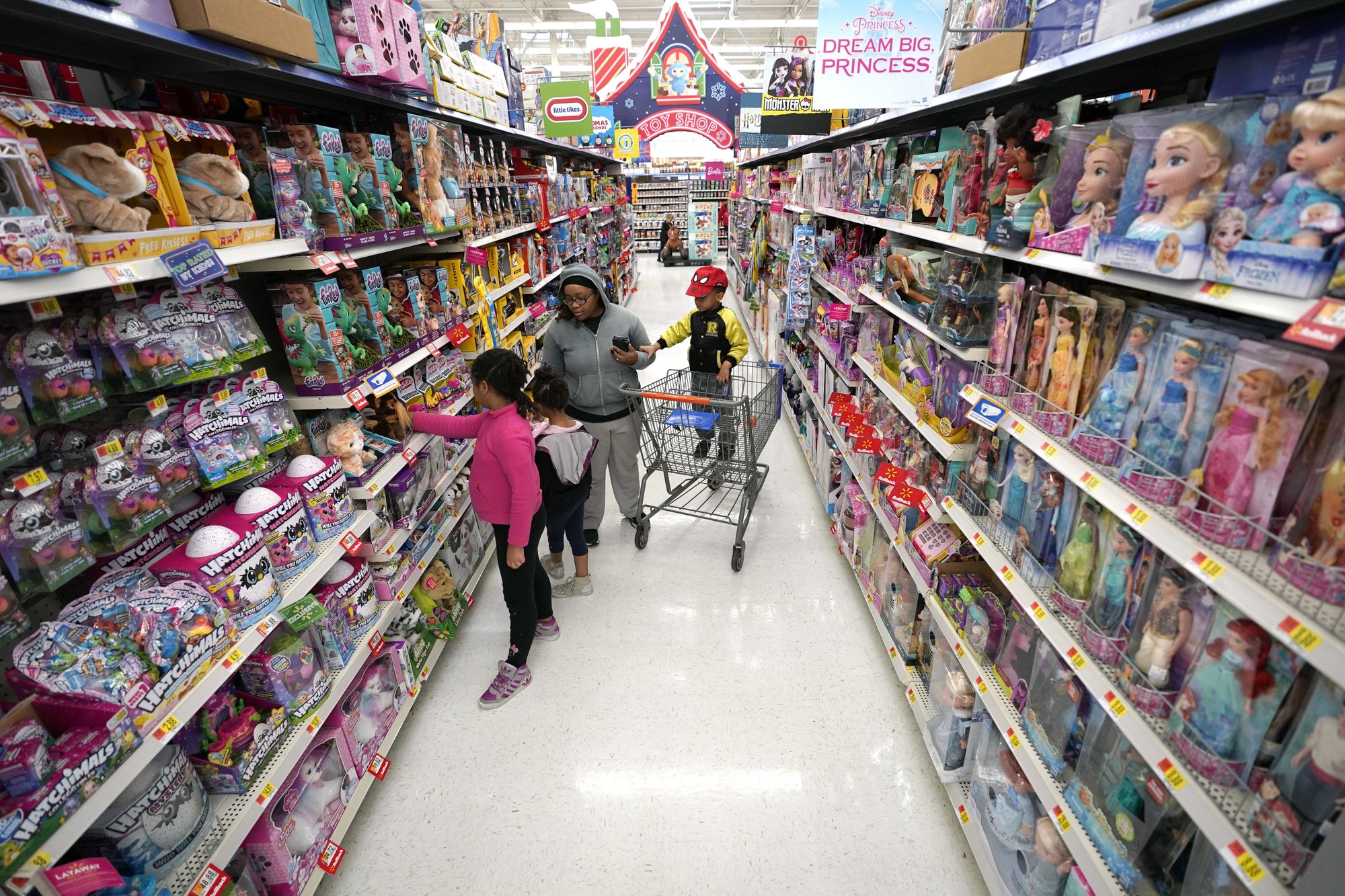 Walmart Flexes In The Fourth Quarter Beats All Expectations