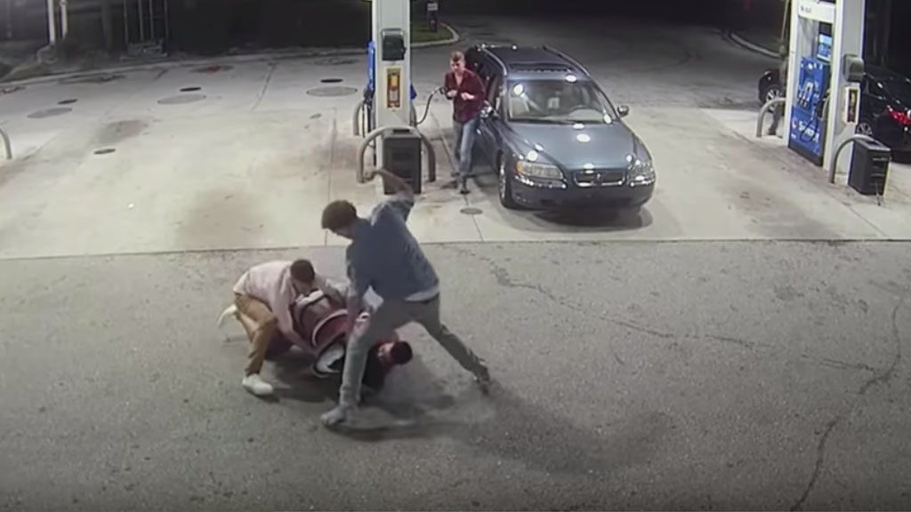 Spring breakers fight back robber. (Credit: BSO)