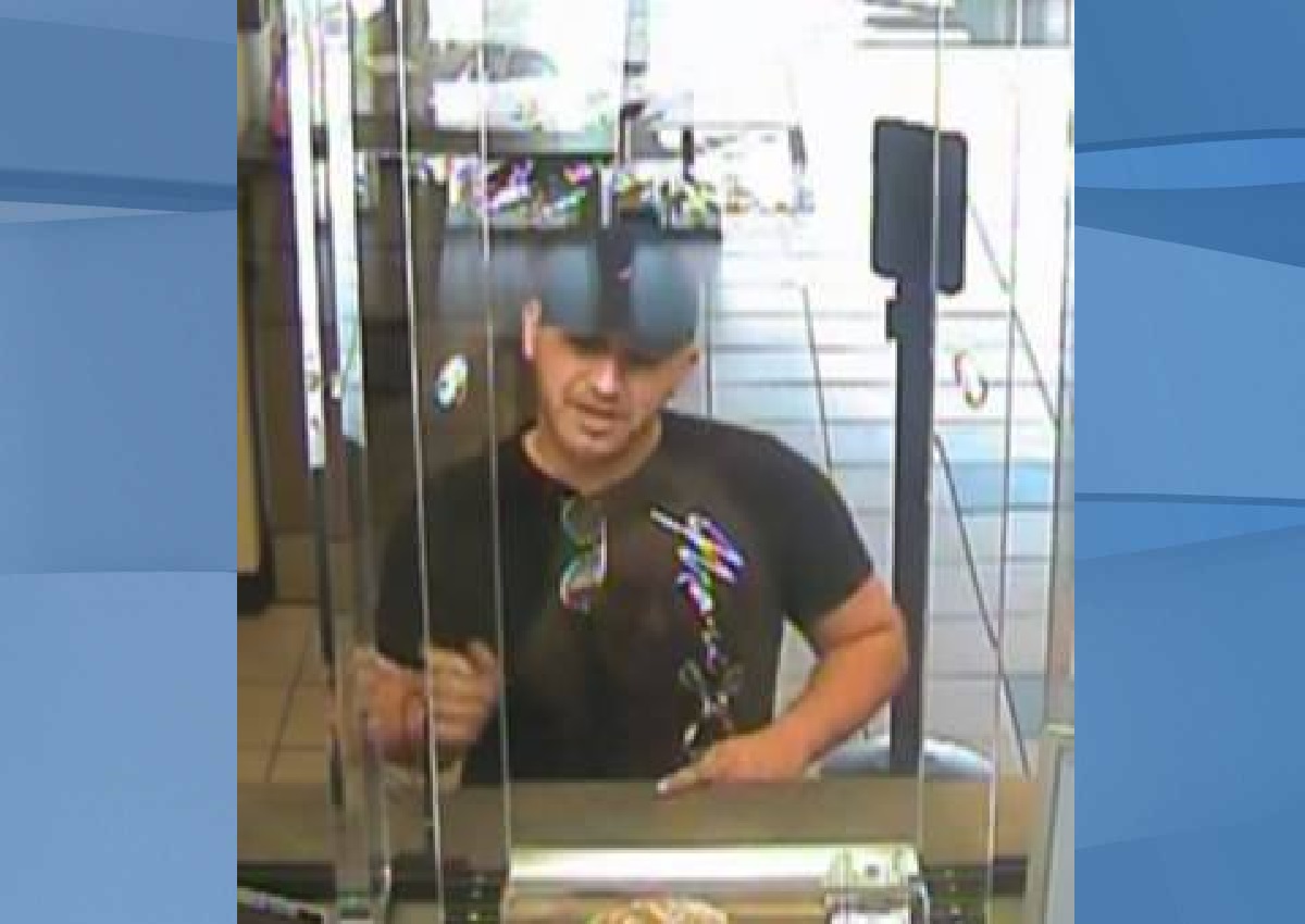 Unidentified man that scammed a bank. (Credit: Southwest Florida Crime Stoppers)