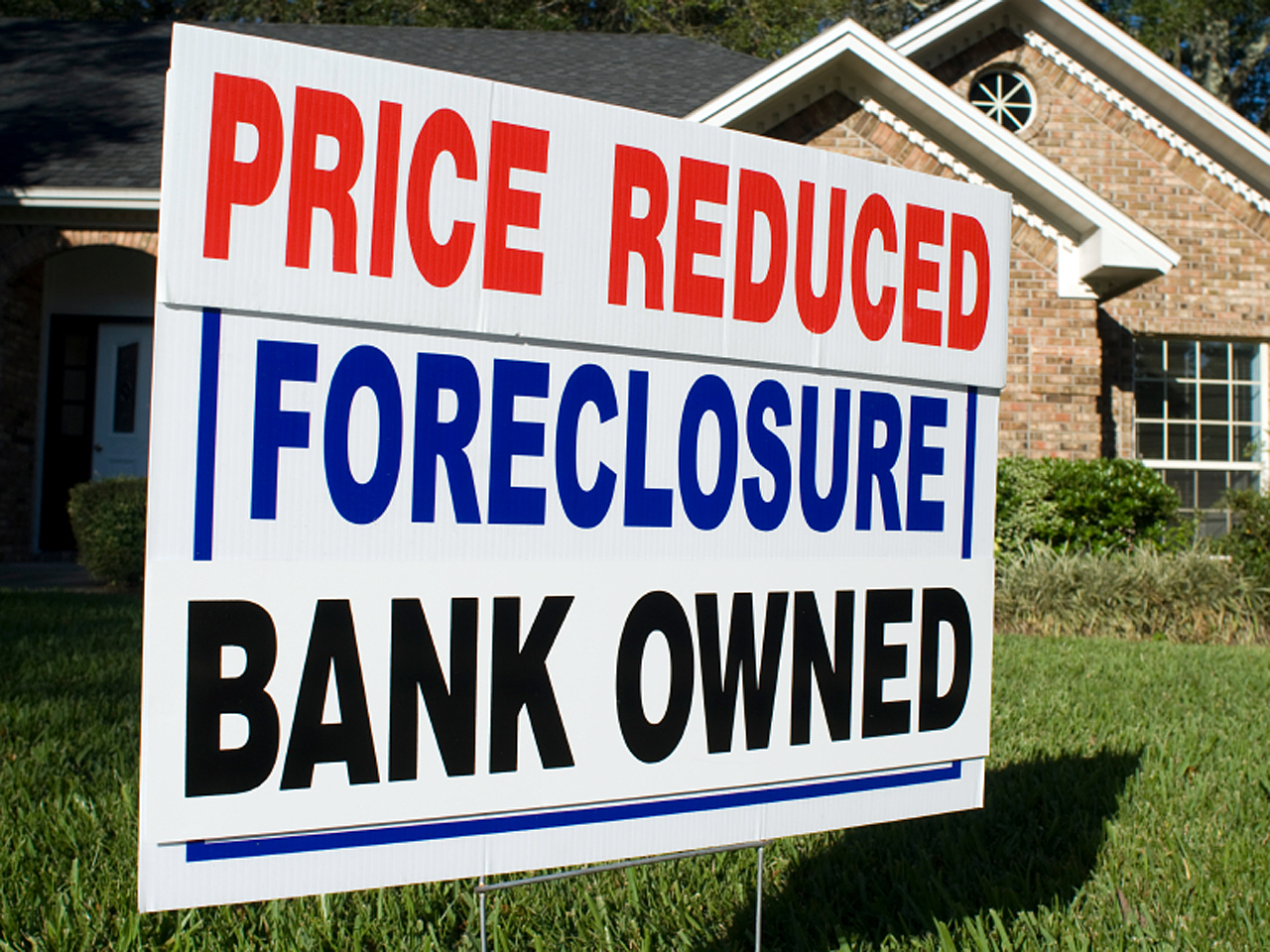 Sign showing a foreclosure property. (Credit: CBS News)