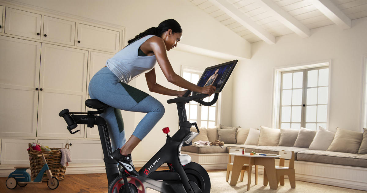 Peloton sells Internet-connected home-exercise bikes with streaming spinning classes that can have cult-like followings. (Credit: CBS MoneyWatch)