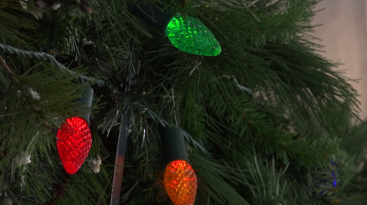 Can you leave christmas tree lights on overnight