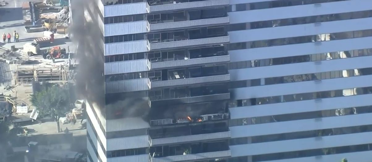 11 Hurt As Fire Engulfs California High Rise Building Over A Dozen Residents Rescued Off Roof