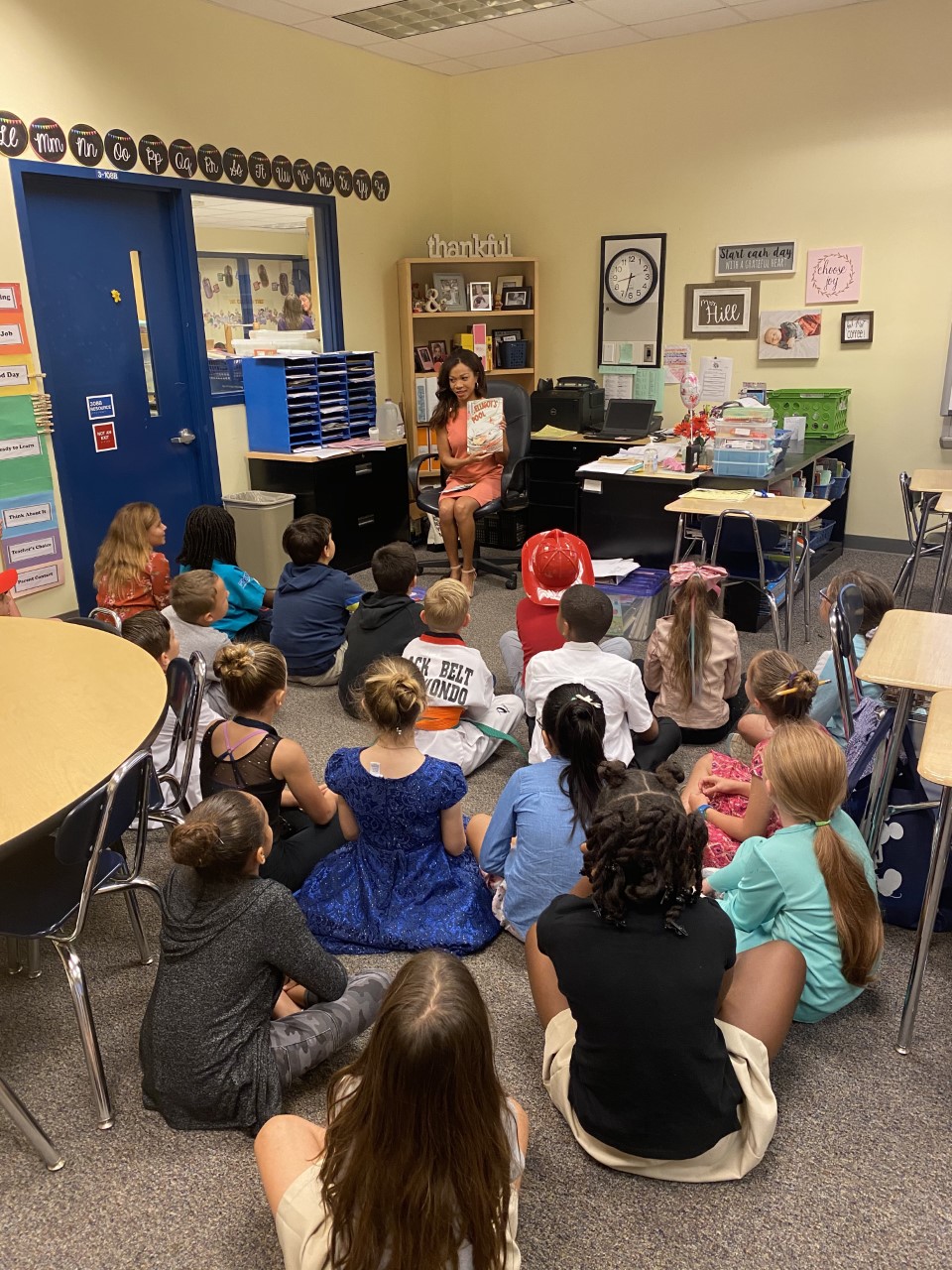 WINK News team reads to elementary school students for 'Read Across