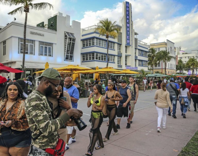 Miami Beach announces curfew, closure of 3 causeways leading into city