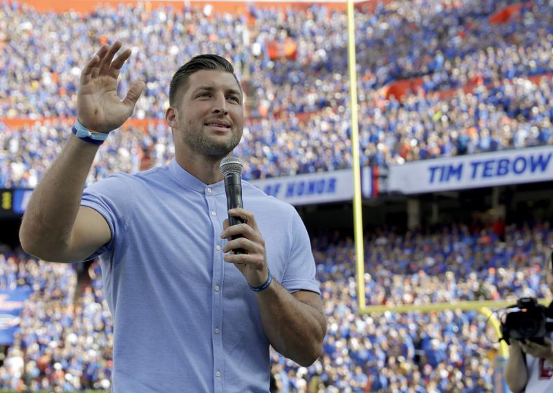 Jacksonville Jaguars tight end Tim Tebow (85) warms up during an NFL  football team practice, Th …