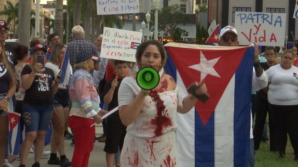 many-in-swfl-protesting-for-freedom-in-cuba-will-not-stop-public