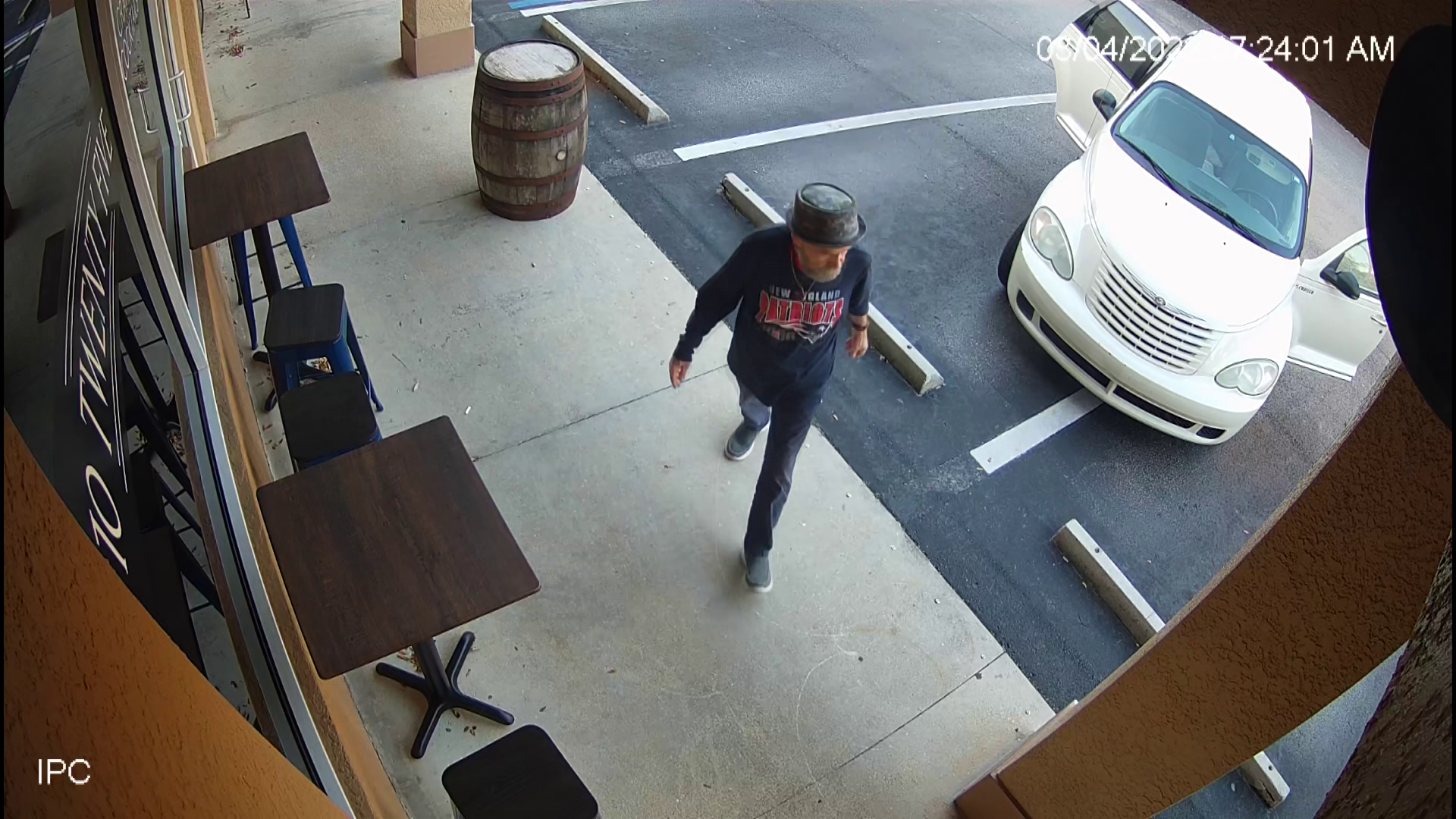 Cape Coral restaurant owner needs help identifying patio furniture thief