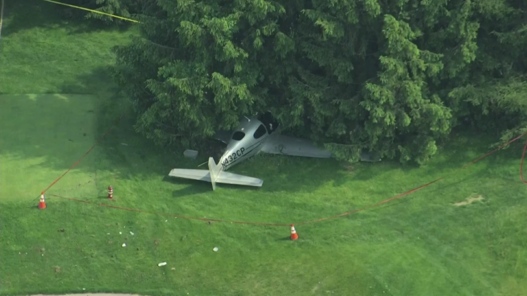 small-plane-from-fort-myers-crashes-at-a-pennsylvania-golf-course