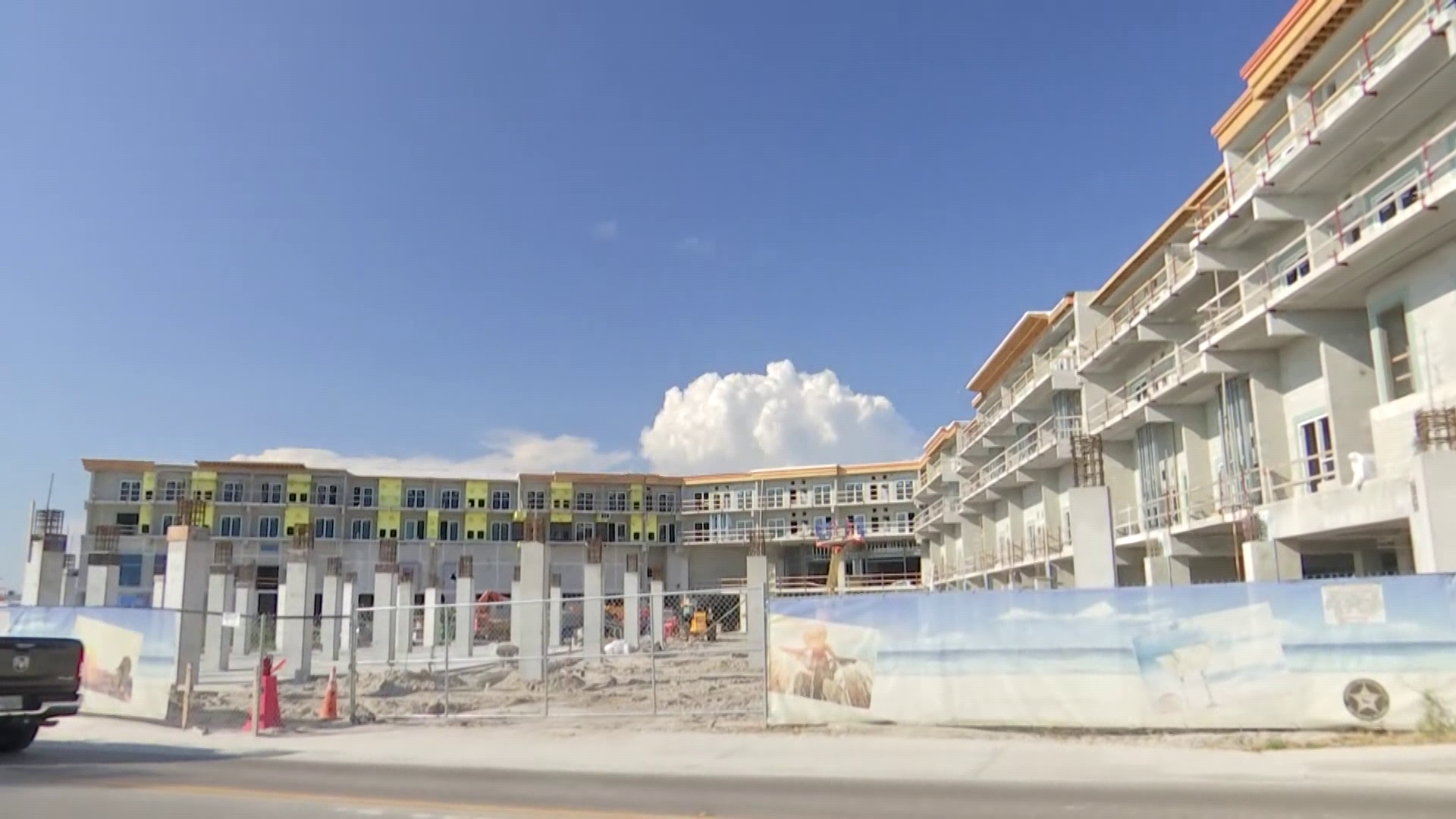 Margaritaville Resort construction prepares for Hurricane Ian - Wink News