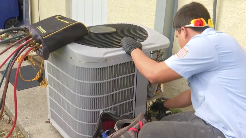 Lee Bia Builders Care Surprised Army Vet With Air Conditioning - Wink News