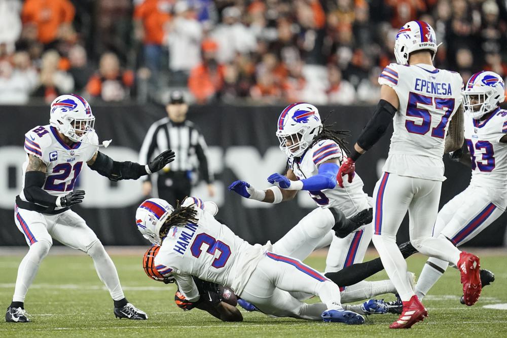 Damar Hamlin, Buffalo Bills safety, collapses after suffering cardiac