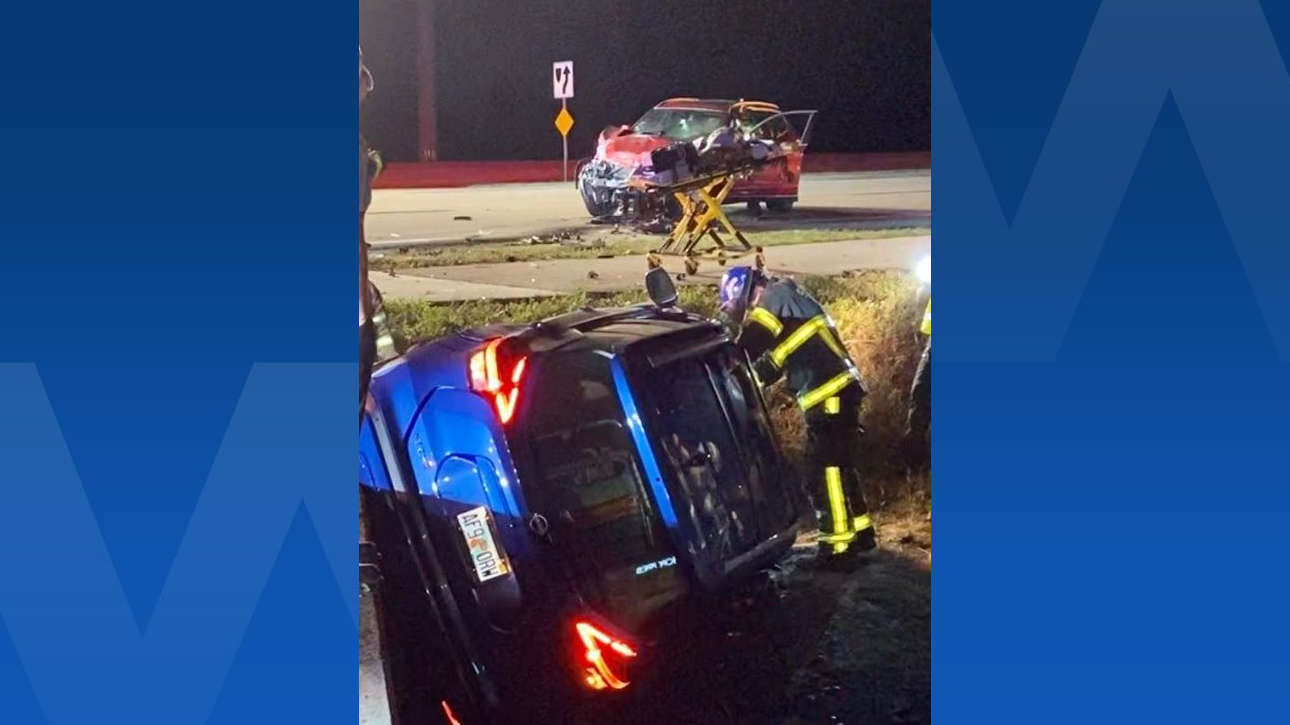 2 drivers hospitalized after SUV crash on Plantation Rd in Lee County